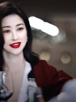 朱珠携筷上桌，从栗娜到许蜜语角色积淀