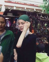 王菲素颜看话剧被拍，一句你管他干啥暴露顶级心态
