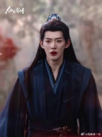 越舍不得靠近，越想要靠近