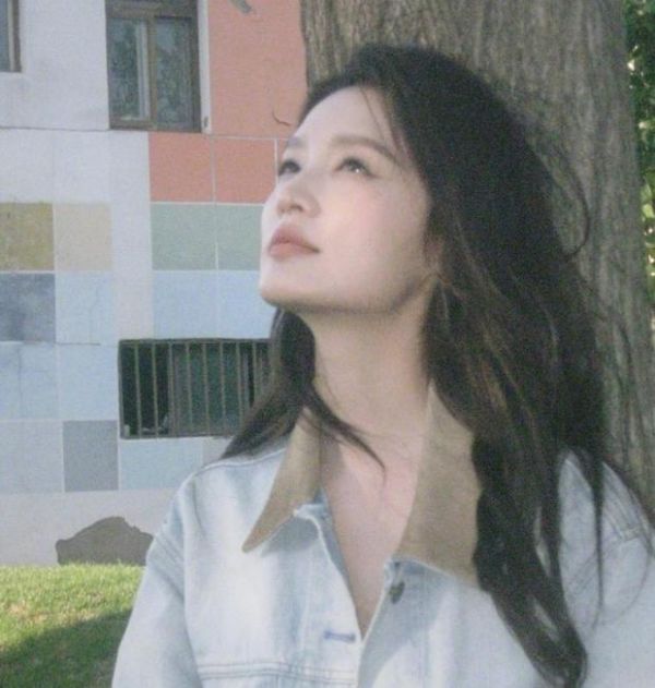 李沁松弛感拉满。
