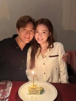 TVB花旦生日照曝光，和视帝老公越爱越甜，淡出幕前仍幸福满满