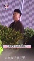 曹云金聚会后路边小便被拍，公众人物举止失当引质疑