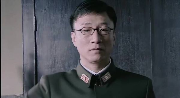 第1期：为什么一个毫无背景的余则成被吴敬中情有独钟潜伏！谍战剧