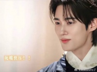 大君第一次改称呼喊“夫人” 乐得嘴角都快压不住了，哈哈~还强装镇定