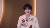 宋亚轩回应汇演头套掉落尴尬场面