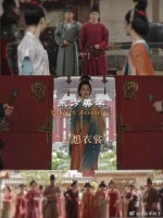 云想衣裳花想容，春风拂槛露华浓，若非群玉山头见，会向瑶台月下逢