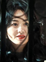 我久久伫立，品味此言，“笑容僵在脸上”