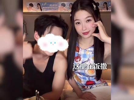 家欣双标名场面：脸颊比心这操作，可不是随随便便谁都能触发的哦
