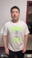 阿昆啊～咱就是录制视频之前能不能换一个正式一点的衣服啊？