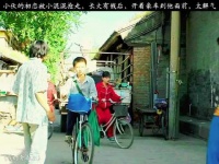 小伙的初恋被小混混抢走，长大有钱后，开着豪车到他面前，太解气！