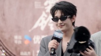杨洋直播卖萌喵叫害羞红温