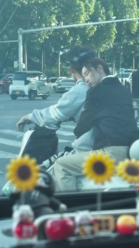 专家呼吁珍惜青春勇敢追求幸福