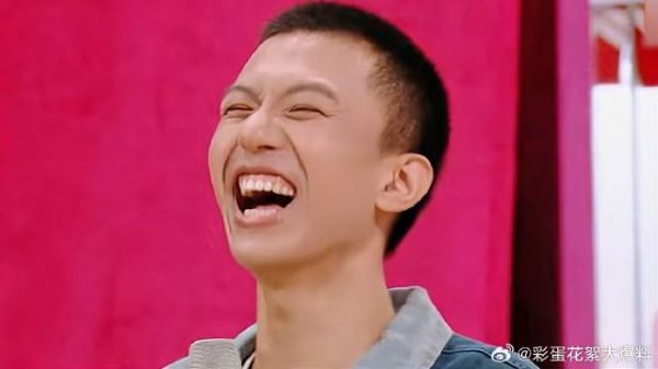 付航一上来，何炅就求着他加微信，全场笑翻了！