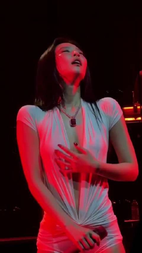 Jennie这是开关打开了吗