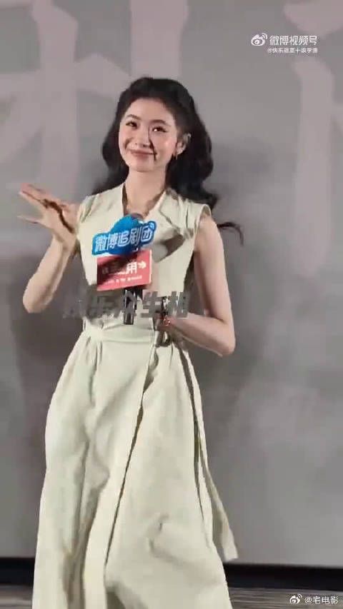 随性复刻哎哟名场面，神态灵动俏皮，一举一动都透着满满元气