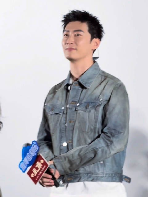 很帅气的刘红兵啊@窦骁 状态也太好啦 清爽帅炸还超有梗 多多拍戏吧