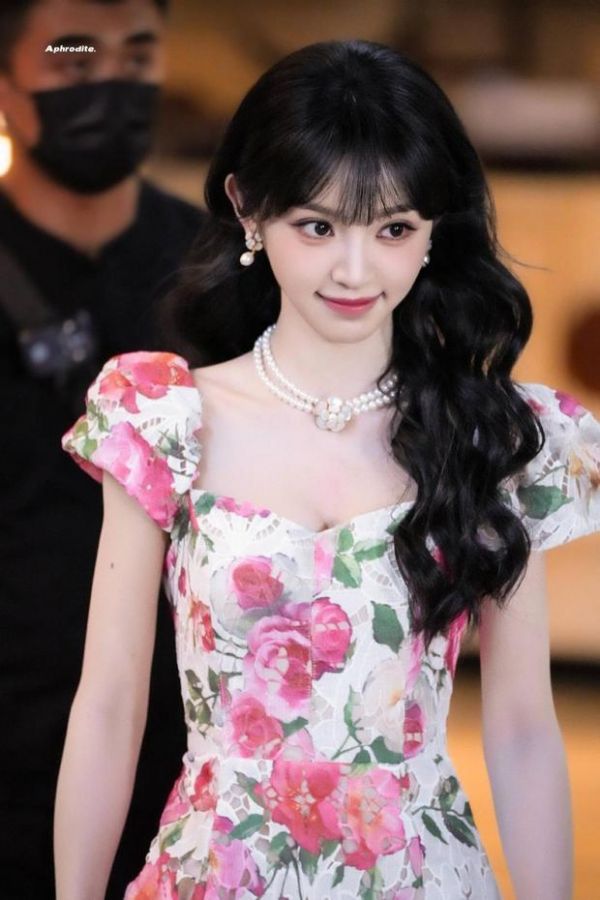 田曦薇甜美可爱。