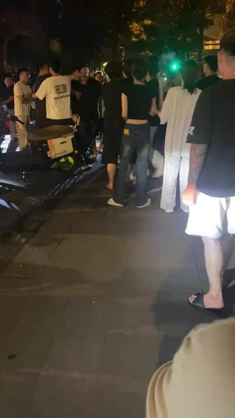 都别拉着会怎样？还有，脱衣服起到什么作用？有龙的人都怕热吗？