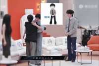宋亚轩表情包神还原赔笑图，网友直呼抽象中二