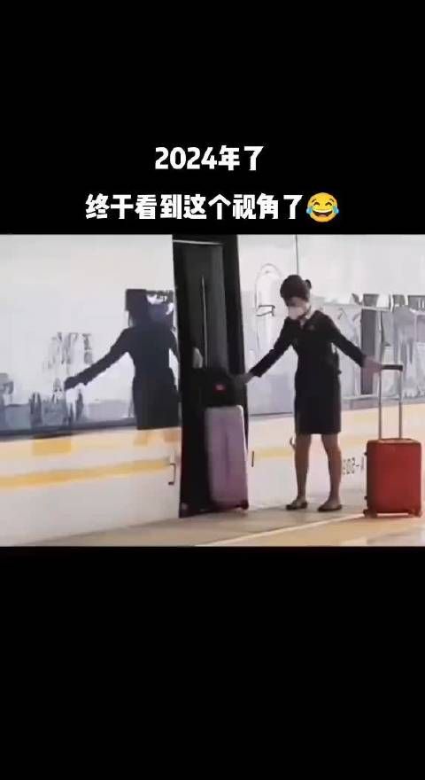莎莎的箱子感觉很轻,大头的箱子很重!