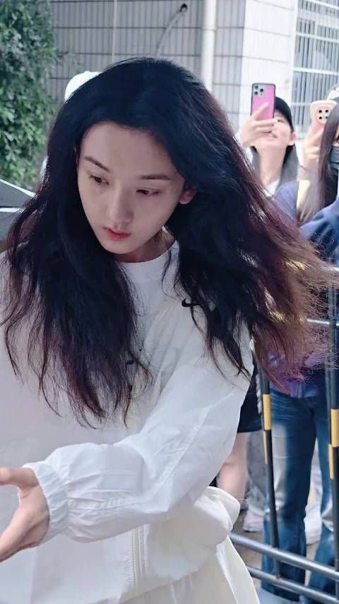 呆萌小不愧是发量王者，分我一点头发好不好