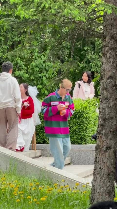 邓超听说粉丝要去看他演唱会，第一句话是别买太贵的，太经济适用型了