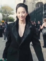 刘亦菲黑西装背头造型出圈，脸部轮廓线条惊艳