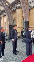乖乖懂礼貌的听工作人员安排的影帝肖战