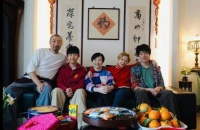 香港天后家庭合照曝光，两个儿子身高成焦点，回应儿子似宋仲基