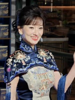 赵雅芝73岁亮相亚洲艺术电影节红毯身姿挺拔展东方韵味