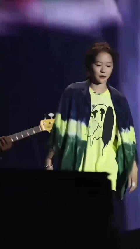 但凡上一天班 都跳不出窦靖童唱“哦，乖” 这首歌时的感觉
