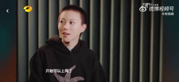 直白分享内心的不安，敢于袒露心声的样子格外真诚窦靖童害怕跟父母有比较