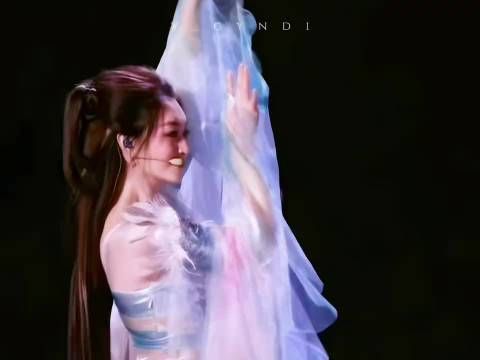 李小冉这个水袖舞是真的惊鸿一面啊 我冉跳舞真的太美了！ 不愧是北舞严选