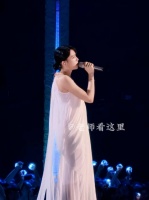 曾沛慈乘风2026直拍展现绝佳唱商