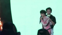 拍照比巡演还累 周深拍合照跑出800米冲刺感