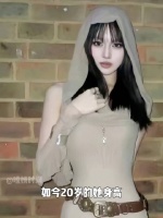 汪峰大女儿小苹果21岁颜值惊艳，遗传葛荟婕五官精致气质出众
