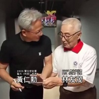 黄仁勋问104岁老人长寿的秘诀！ 一句话给老黄整不会了
