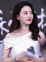 高圆圆出席活动这状态，真是岁月从不败美人啊
