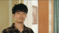 看秦娥唱戏哄孩子的画面，回到家中的刘红兵面上满是幸福的味道