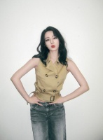 迪丽热巴近照俏皮可爱 灵动眨眼少女感十足