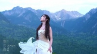 李兰迪VOGUE红毯，手里拿了好大一朵花