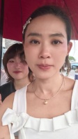 哈哈，看我女儿的雨伞
