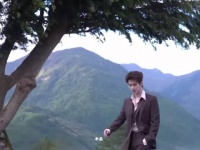 何与自带松弛雅痞绅士感，随性又精致，氛围感直接狠狠拿捏住了