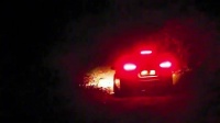 情侣逃生遇鬼魂警察，半路车辆被水围困