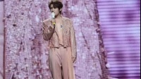 张远演唱会献唱《一页诗》，大屏幕情书显浪漫