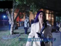 杨千嬅舞台演绎少女心事，下班步伐引共鸣