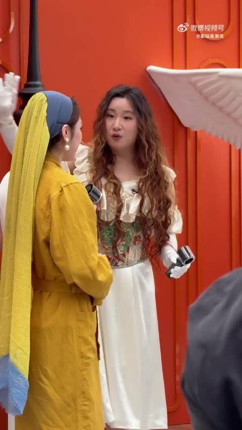 啊？锤娜丽莎要去歌手帮唱尤长靖，她不是喜剧人吗？