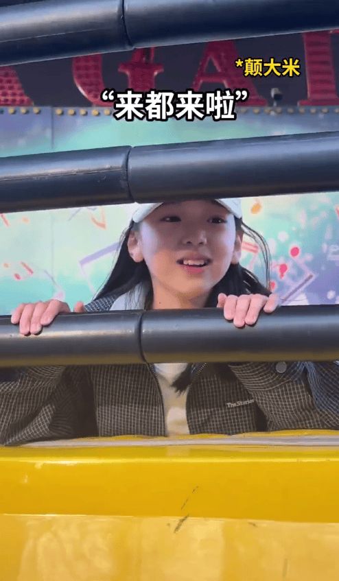 小酒窝少女感拉满。
