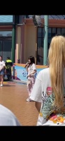 演员小璐与杜华一起出席公益活动，女性的楷模！