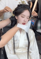 陈都灵化妆睡觉引热议 化妆师：是我应允，未造成困扰。